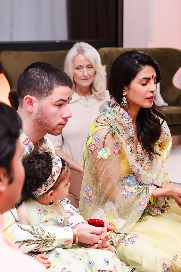 PriyankaChopraJonas_diwali2024-3_0.jpg 16