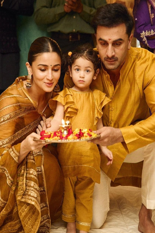 aliafamily_diwali2024_1.jpg 2
