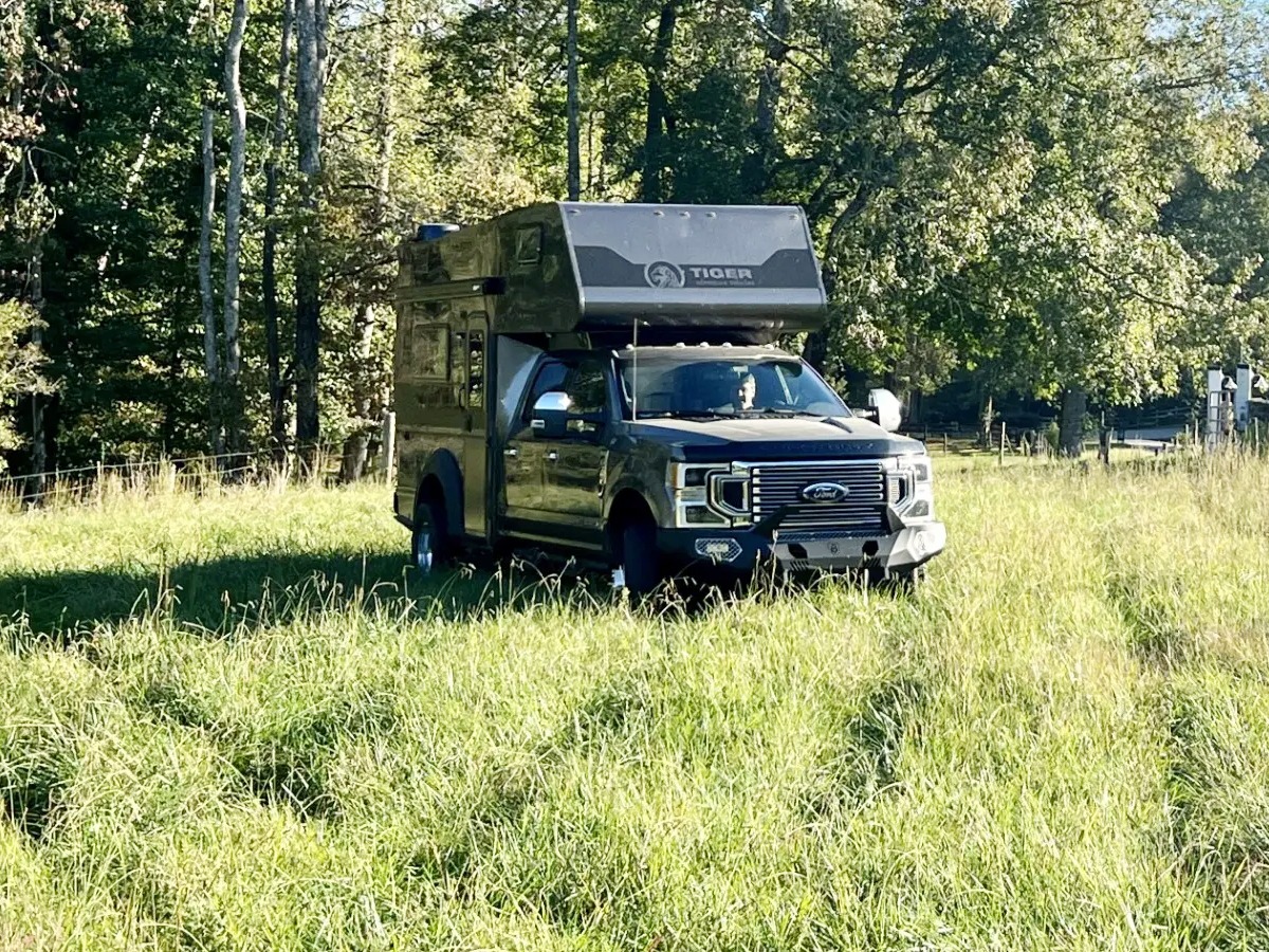 Fierce_20Ford_20Super_20Duty_20Camper_20Truck2.jpg 14