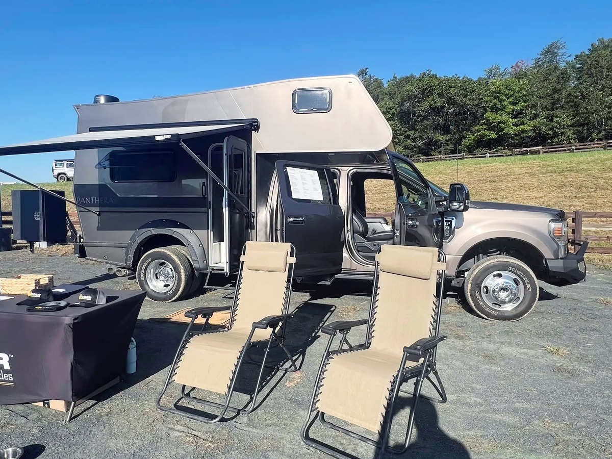 Fierce_20Ford_20Super_20Duty_20Camper_20Truck3.jpg 13