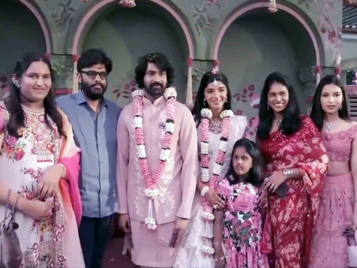 Narne_20Nithin_20engagement_20photos7.jpg 8