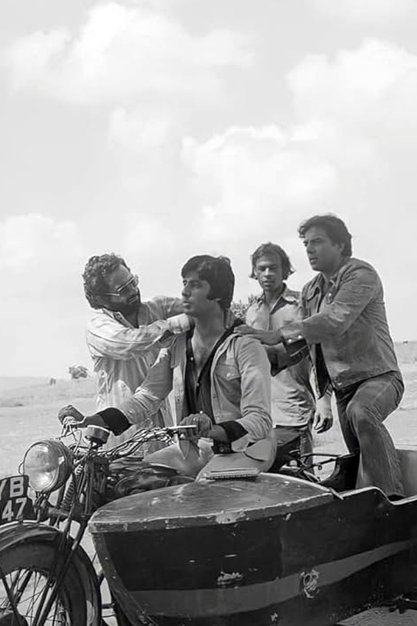 Sholay_20movie_20rare_20pics1_20_2822_29.jpg 24