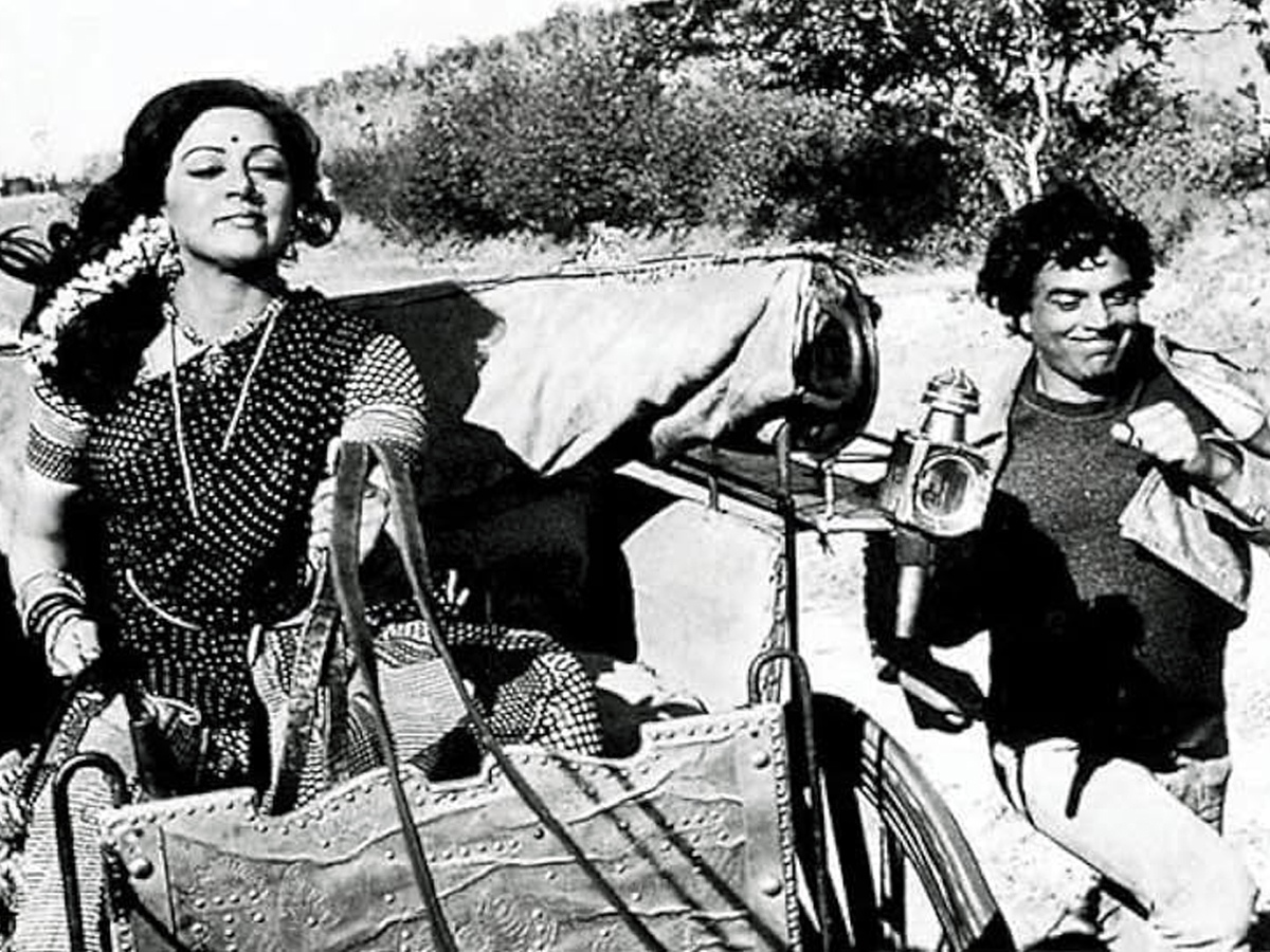 Sholay_20movie_20rare_20pics1_20_288_29.jpg 6