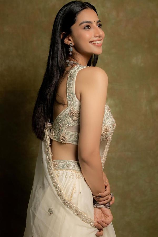 Meenaakshi-Chaudhary-10.jpg 12