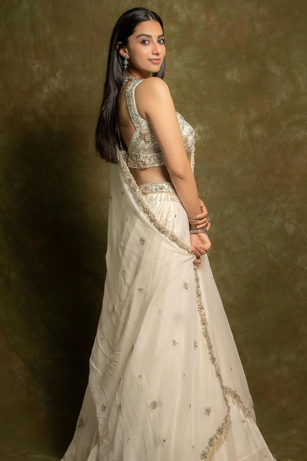Meenaakshi-Chaudhary-11.jpg 13