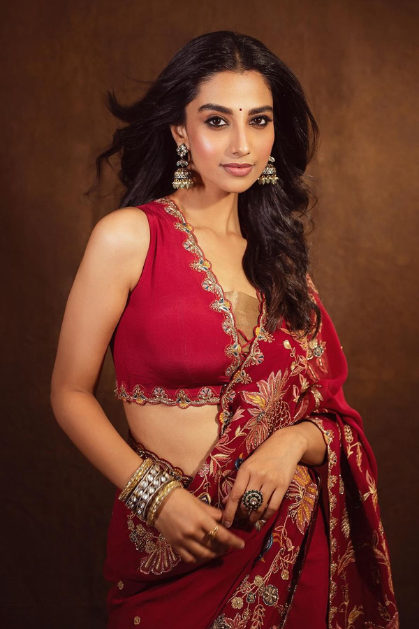 Meenaakshi-Chaudhary-16.jpg 18