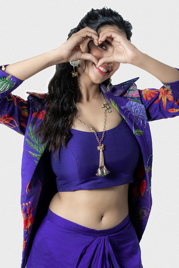 Meenaakshi-Chaudhary-3.jpg 5