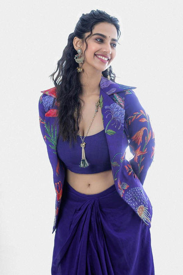 Meenaakshi-Chaudhary-4.jpg 6