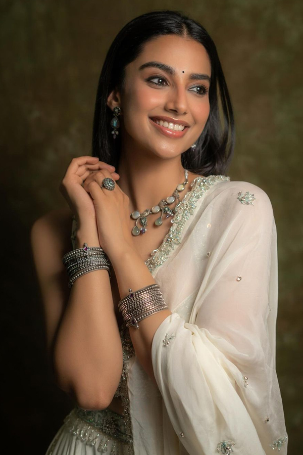 Meenaakshi-Chaudhary-7.jpg 9
