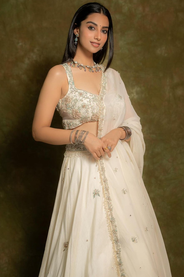 Meenaakshi-Chaudhary-8.jpg 10
