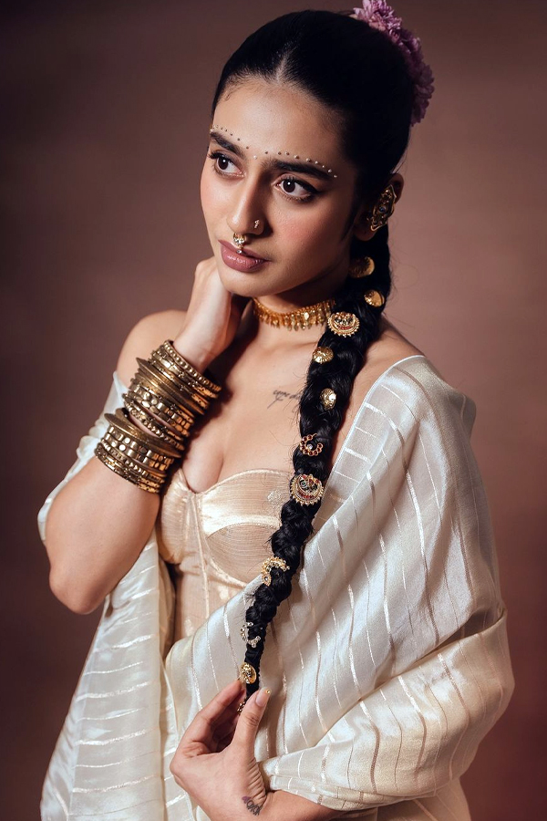 Priya_20prakash_20hot_20photos13.jpg 14