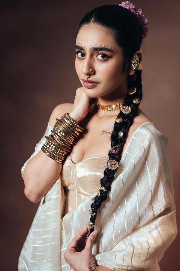 Priya_20prakash_20hot_20photos14.jpg 15