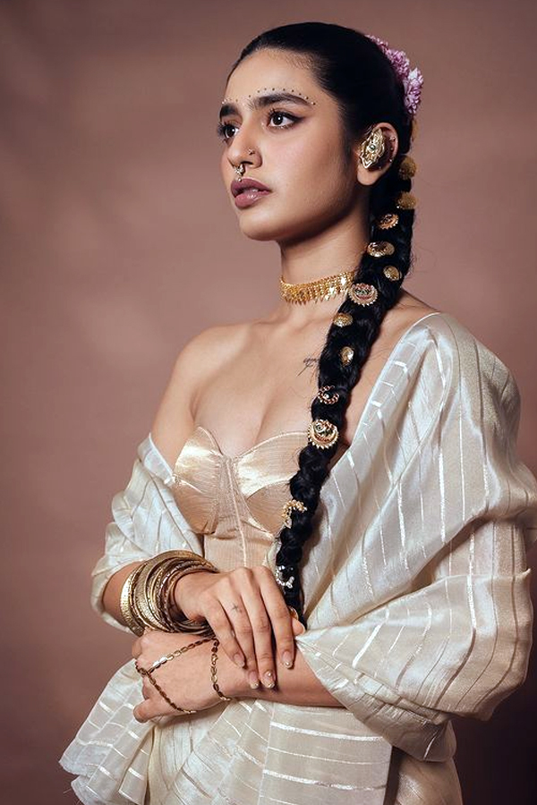 Priya_20prakash_20hot_20photos15.jpg 16