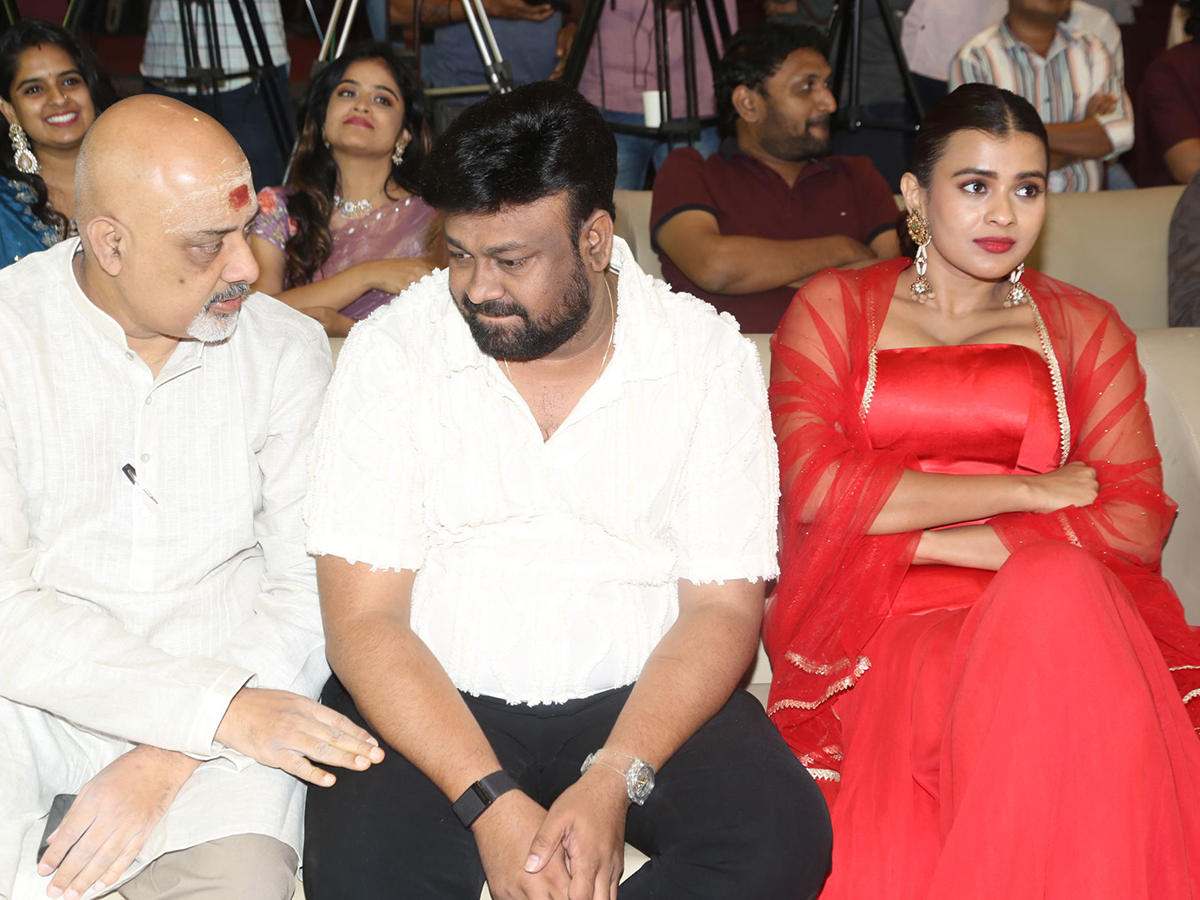 Dhoom_20Dhaam_20Pre_20Release_20Event_20Photos__20_2826_29.jpg 26