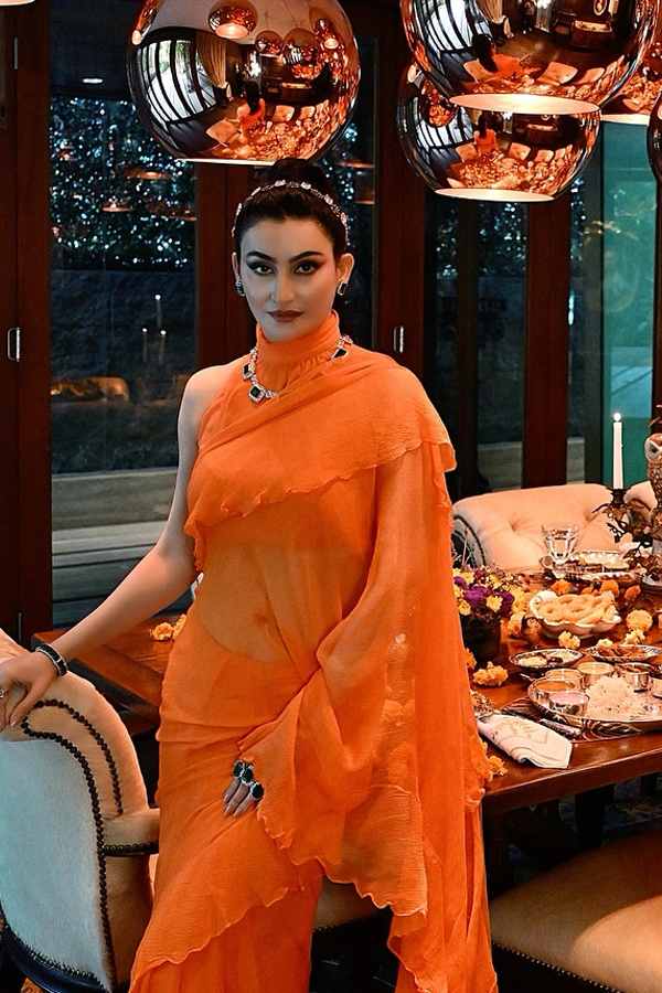 Fashion_20icon-ShaliniPassii-6.jpg 8