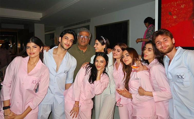 Khushi_20Kapoor_20shares_20glimpse_20from_20her_20pyjama_20themed_20birthday_20party_20Celebrations_20Photos_20_281_29.jpg 1
