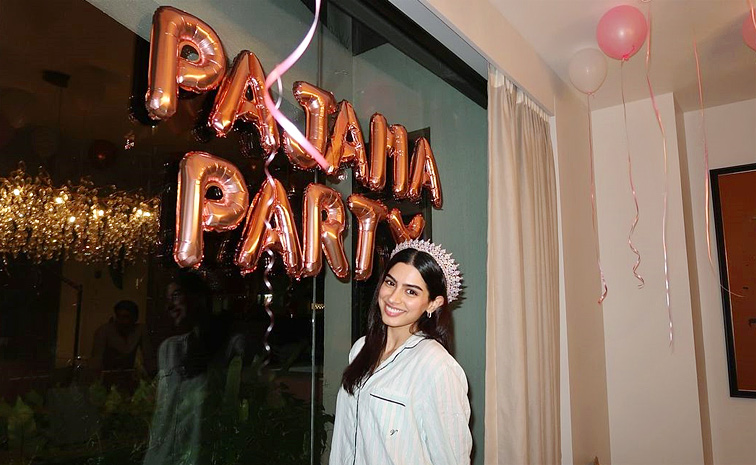 Khushi_20Kapoor_20shares_20glimpse_20from_20her_20pyjama_20themed_20birthday_20party_20Celebrations_20Photos_20_283_29.jpg 3