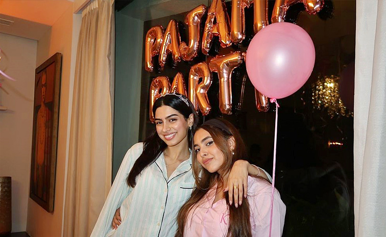 Khushi_20Kapoor_20shares_20glimpse_20from_20her_20pyjama_20themed_20birthday_20party_20Celebrations_20Photos_20_284_29.jpg 4