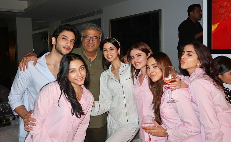 Khushi_20Kapoor_20shares_20glimpse_20from_20her_20pyjama_20themed_20birthday_20party_20Celebrations_20Photos_20_289_29.jpg 9
