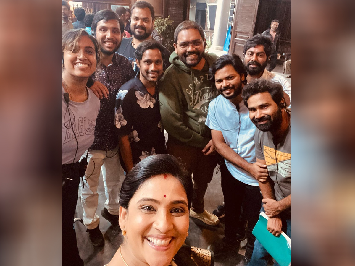 Lucky-Baskar_Gayatri-Bhargavi-13.jpg 14