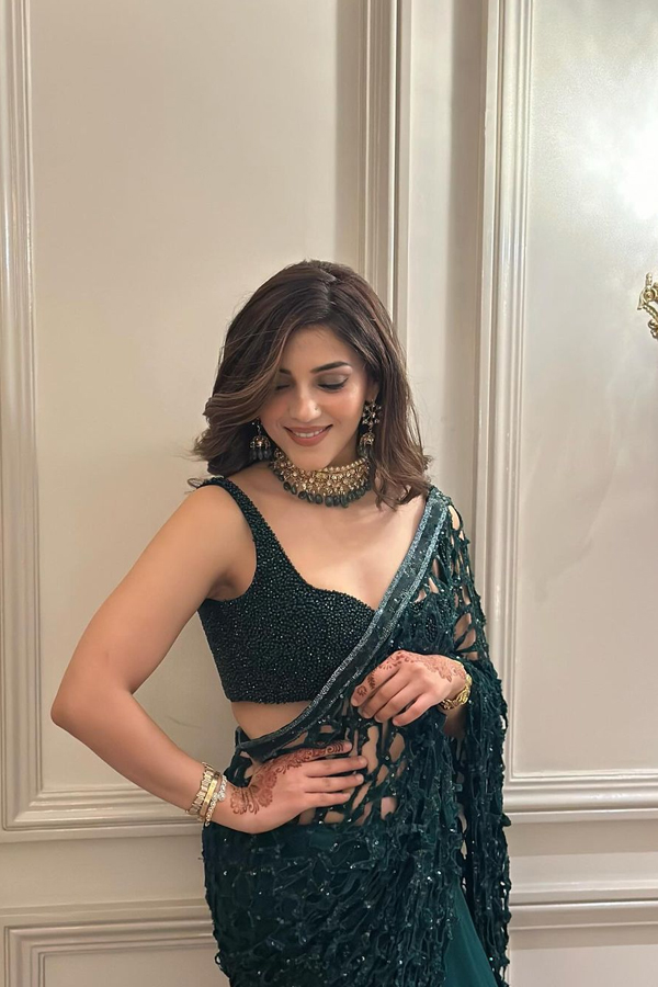 Mehreen-Pirzada-8.jpg 9