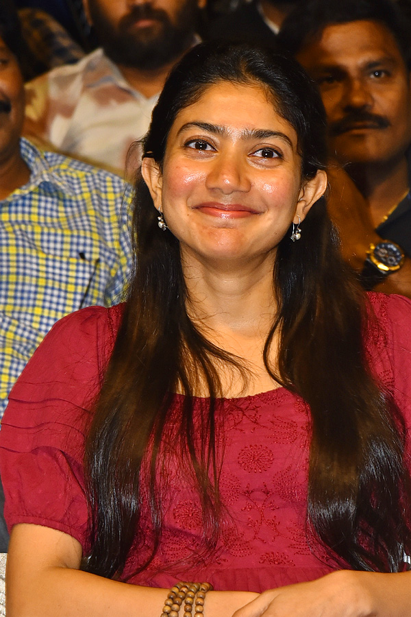 Sai_20Pallavi_20Speech_20At_20Thandel_20Press_20Meet_20Photos_20_2811_29.jpg 13