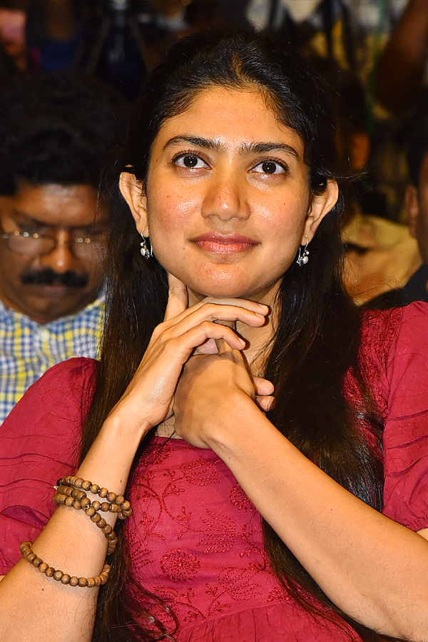 Sai_20Pallavi_20Speech_20At_20Thandel_20Press_20Meet_20Photos_20_2812_29.jpg 14