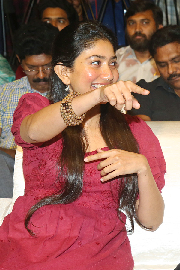 Sai_20Pallavi_20Speech_20At_20Thandel_20Press_20Meet_20Photos_20_285_29.jpg 7
