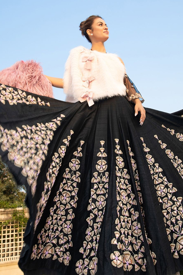Natasha-Poonawalla-5.jpg 6