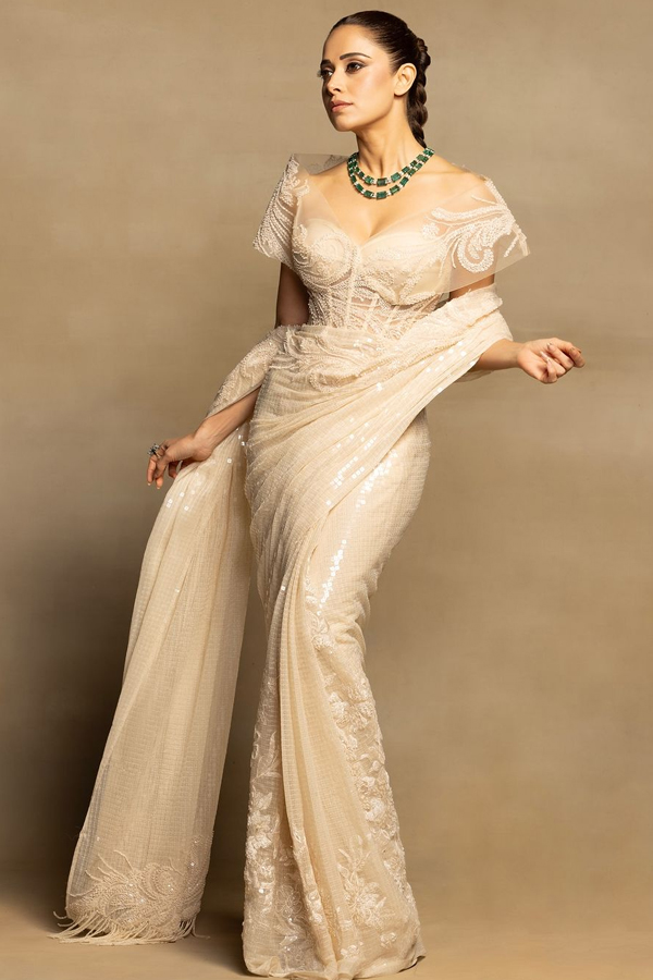 Nushrratt-Bharuccha-2_0.jpg 3