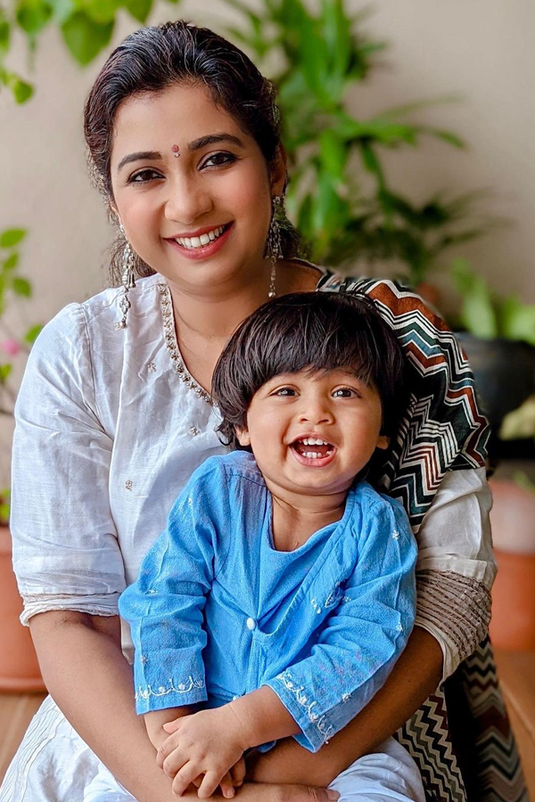Shreya-Ghoshal-11.jpg 12
