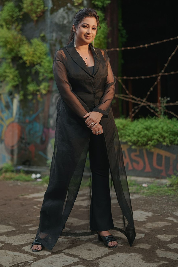 Shreya-Ghoshal-7.jpg 16