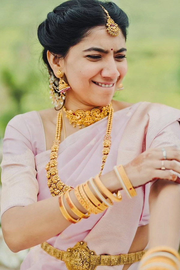 Sai_20Pallavi_20sister_20Pooja_20Kannan_20Wedding_20ceremony.._20Have_20you_20seen_20these_20rare_20Photos_20_20_2814_29.jpg 19