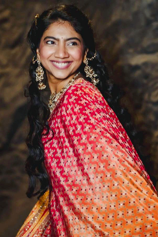 Sai_20Pallavi_20sister_20Pooja_20Kannan_20Wedding_20ceremony.._20Have_20you_20seen_20these_20rare_20Photos_20_20_288_29.jpg 13