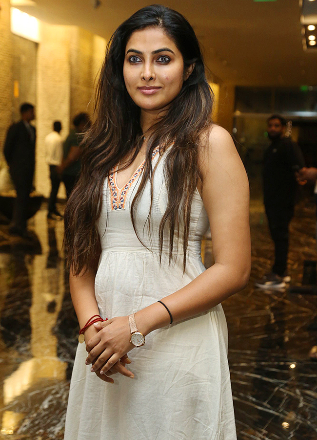 Actress_20Divi_20Vadthya_20in_20Kanguva_20Movie_20Pre_20Release_20Event__20_2817_29.jpg 18