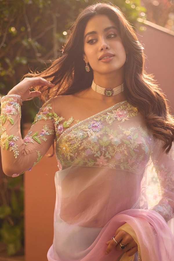 Janhvi-Kapoor-4.jpg 5