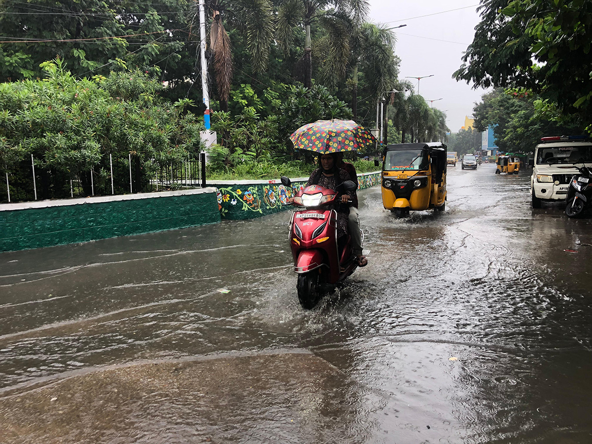 weather_20update_20_20heavy_20rain_20in_20tirupati__20_2811_29.jpg 11