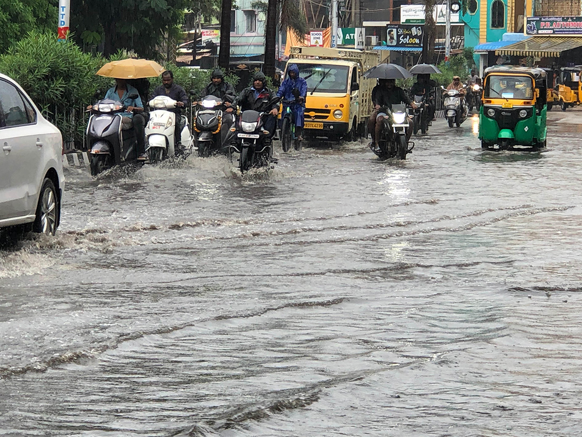 weather_20update_20_20heavy_20rain_20in_20tirupati__20_2815_29.jpg 15
