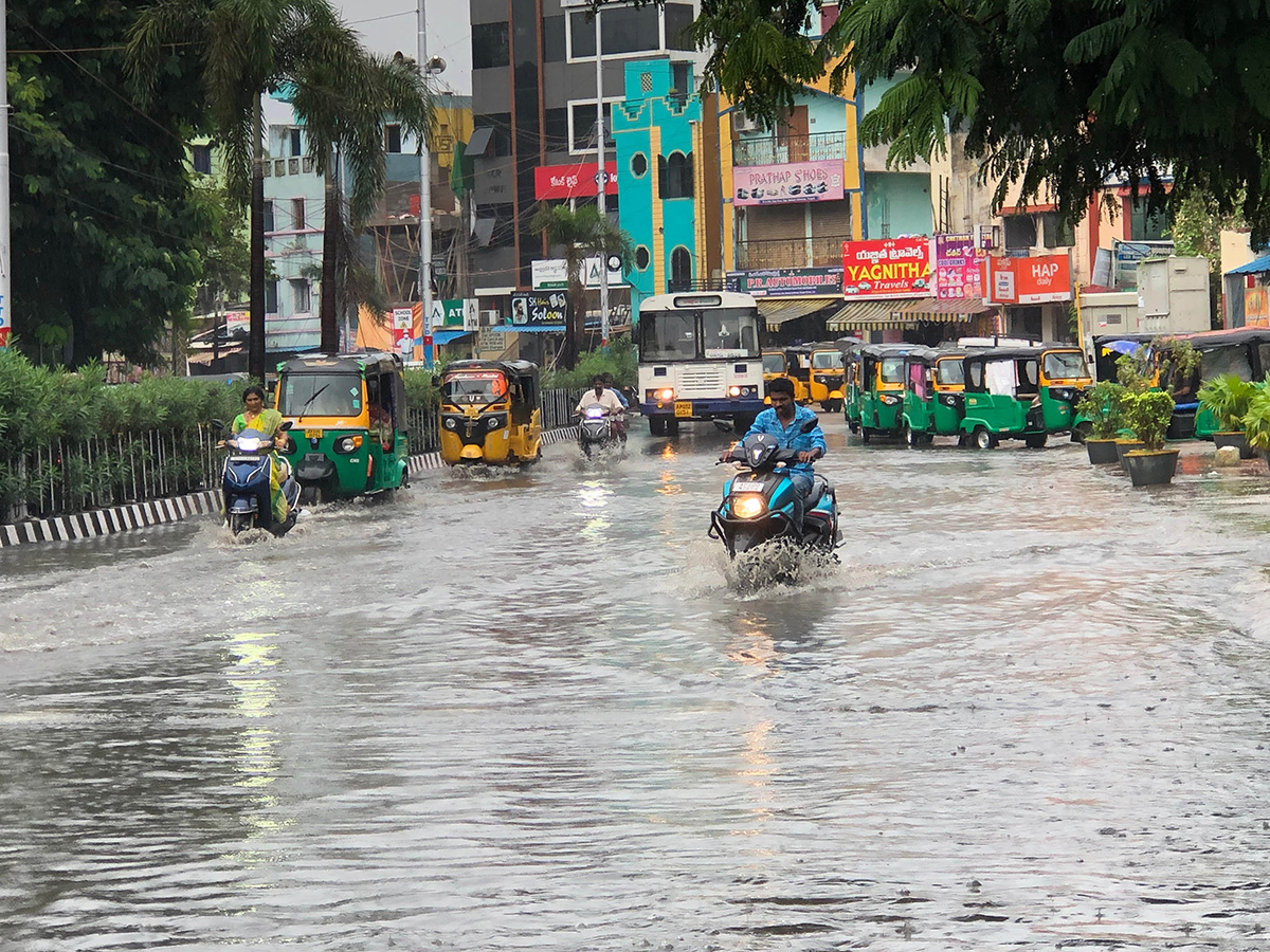 weather_20update_20_20heavy_20rain_20in_20tirupati__20_2817_29.jpg 17