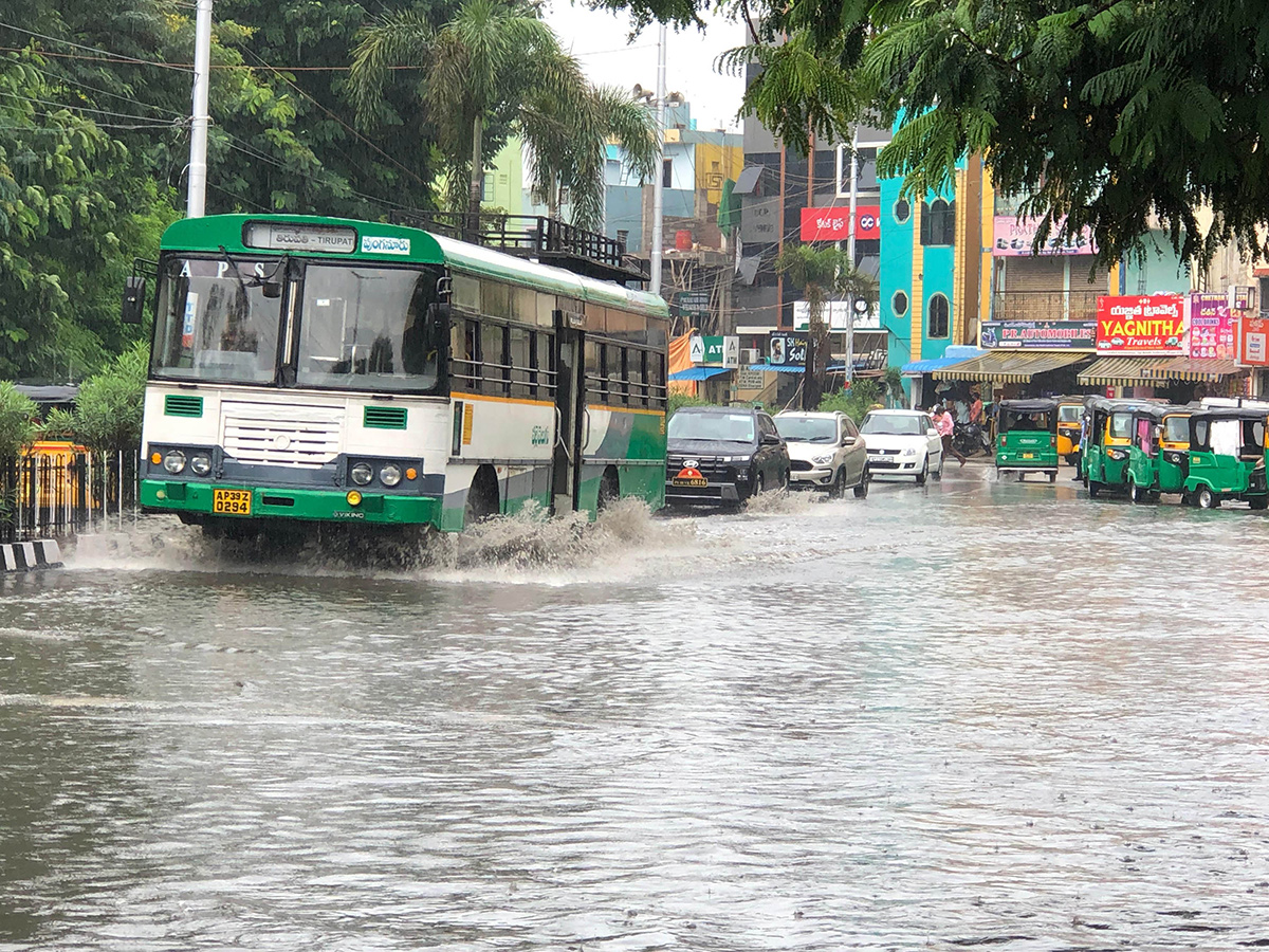 weather_20update_20_20heavy_20rain_20in_20tirupati__20_2818_29.jpg 18