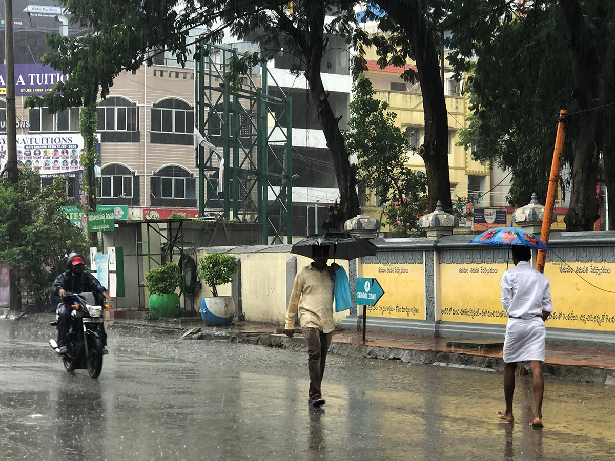 weather_20update_20_20heavy_20rain_20in_20tirupati__20_284_29.jpg 4