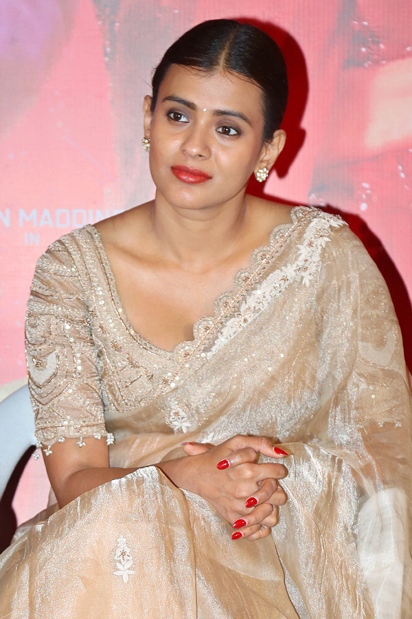 Actress_20Hebah_20patel_20Special_20Attraction_20In_20Dhoom_20Dhaam_20Movie_20Success_20Meet_20Photos_20_283_29.jpg 4