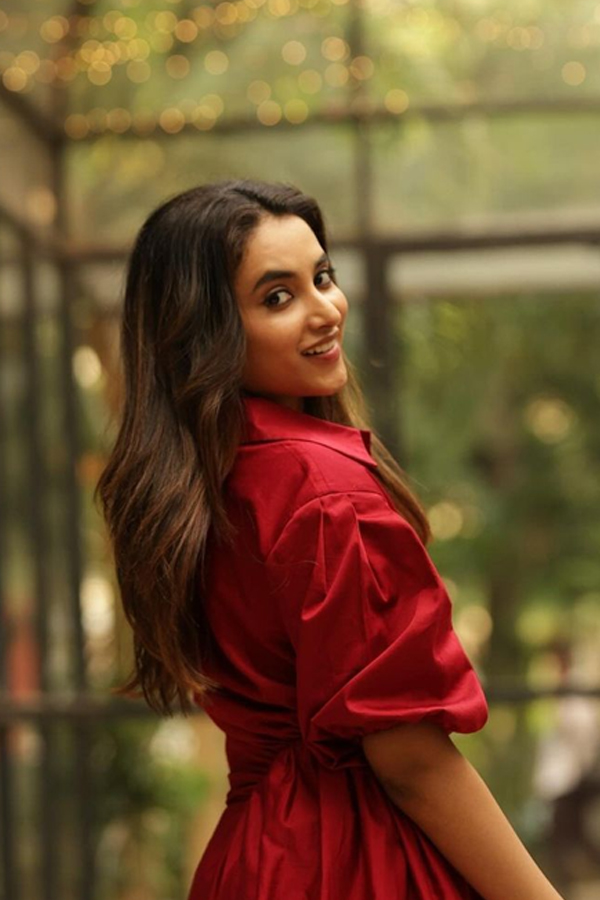 Priyanka-Arul-Mohan-11.jpg 12