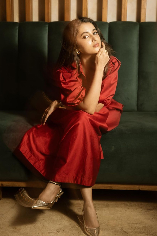 Priyanka-Arul-Mohan-3.jpg 4