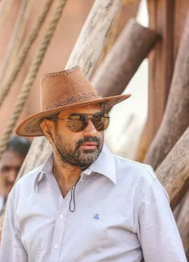 Director_20Krish_202nd_20marriage13.jpg 14