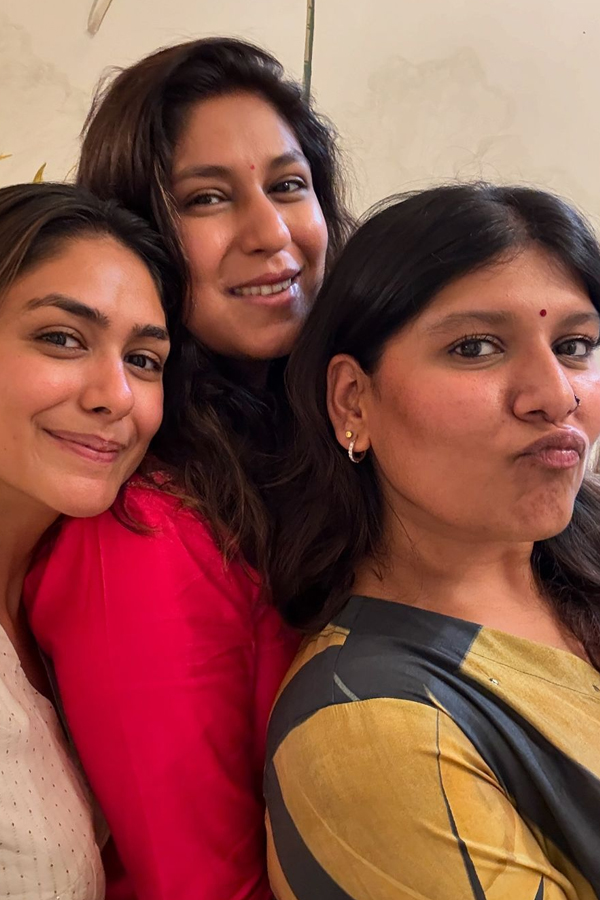 Mrunal-Thakur-9.jpg 10