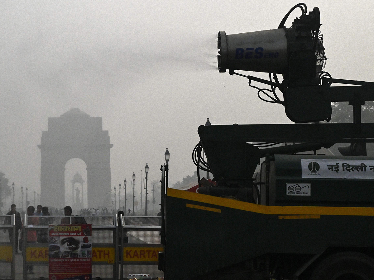 Air_20pollution_20amid_20heavy_20smoggy_20in_20New_20Delhi__20_2810_29.jpg 10