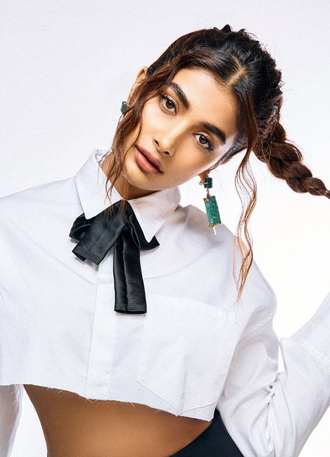 Pooja_20Hegdhe15.jpg 16