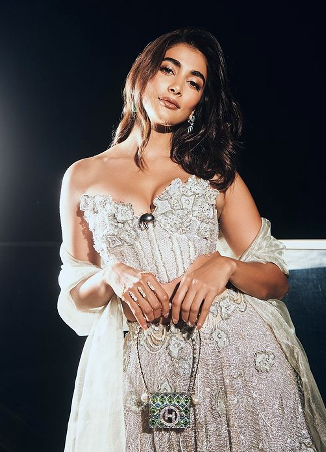 Pooja_20Hegdhe5.jpg 6