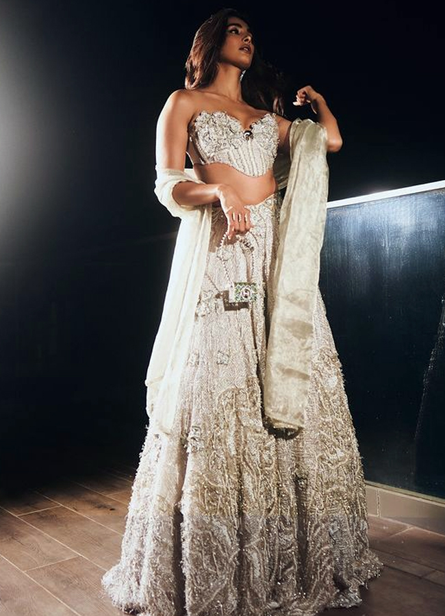 Pooja_20Hegdhe7.jpg 8